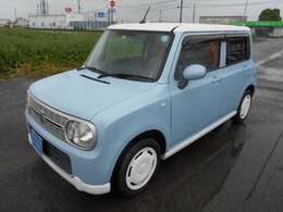 雨天時撮影の為水滴が付いてますが、内外装クリーニング済みの綺麗な状態です。