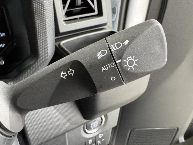 万が一のキズヘコミも迅速に対応いたします！！　自社鈑金工場を持っているので、自社で修理いたします！！仲介料がかからないのでお値打ちにご提案できます！！