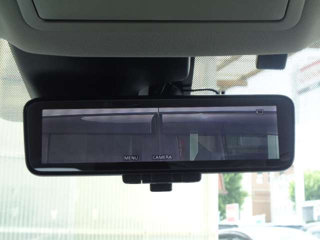 車両後方のカメラ映像を映し出し、車内の状況や、天候などに影響されずクリアな後方視界が得られるインテリジェント　ル-ムミラ-。お問い合わせは03-5672-1023へ