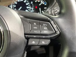 【マツダ・レーダークルーズコントロール】高速道路での長距離走行が楽に！自動で速度を保つクルーズコントロールが、衝突軽減システムと連携し、前方の車両を感知して車間を保つように速度調節してくれます！！