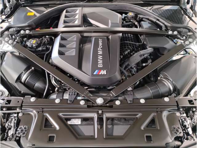 【ご納車前点検】BMW認定中古車は100項目の箇所を徹底的にチェック致します。機械的な箇所や電気系、コンピューターなどをご納車前に点検し、交換基準に達した部品は全て新品に修理返品した後にご納車致します。