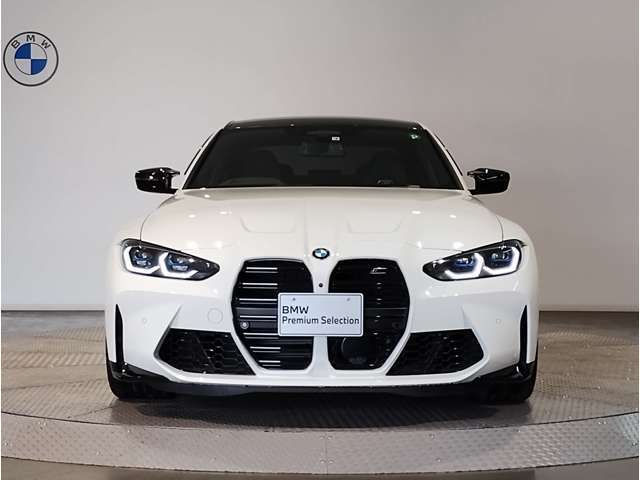 【BMWの伝統-1】BMWの特徴的な“キドニーグリル”は、80年以上続く伝統の形でございます。変わらないこだわりのデザインが、プレミアムブランド“BMW”を創り出します。