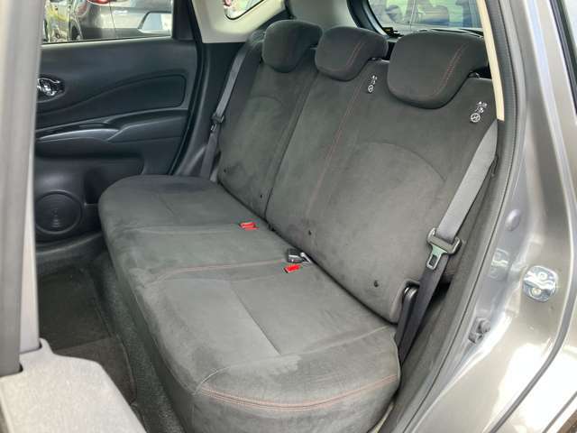 リアシートは使用感ほぼありません☆詳しくはスタッフまで⇒0120-87-5335