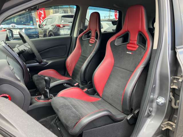 ゆったりとしたスペースがあり、運転もしやすいお車です。