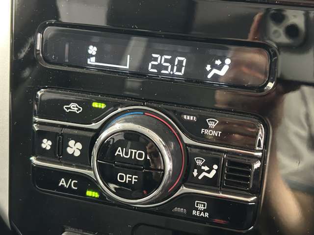 【オートエアコン】車内温度を感知して自動で温度調整をしてくれるのでいつでも快適な車内空間を創り上げます！