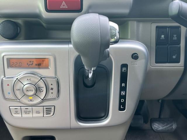 WECARSの展示場では実際に見て、触ってお車をお選びいただけます！知識の豊富な営業スタッフが様々なカーライフをご提案いたします！