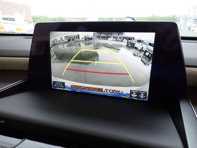 ☆嬉しいバックカメラ付き！後方が苦手で大きな車は運転できないという方の強い味方ですね！しかもガイドラインが映るのでそれを頼りに運転していただければ後方も安心してバックできますよ☆