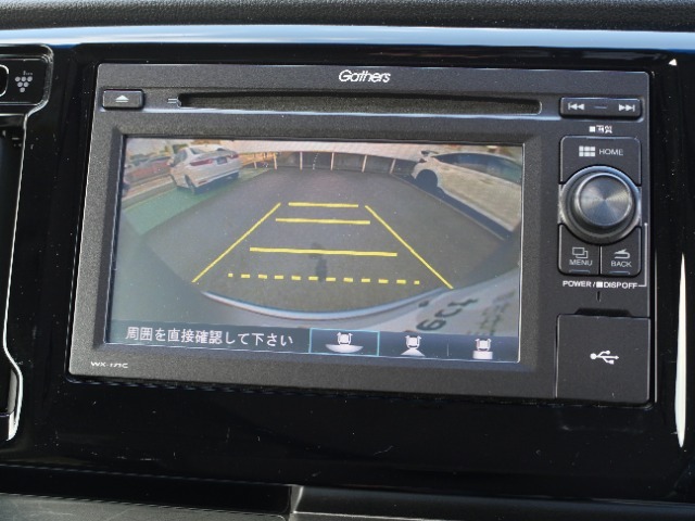 初心者の方や運転に自信のない方でも安心して車庫入れができるリバース連動リアカメラが装着されています。狭い駐車場はもちろん、雨の日や夜間でもストレスなく運転していただけますよ。