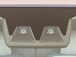 【スマートアシスト】走行中に前方の車両等を認識し、衝突しそうな時は警報とブレーキで衝突回避と被害軽減をアシスト。より安全にドライブをお楽しみいただけます。