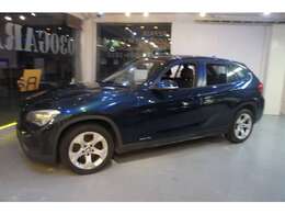 ・店舗北側にお客様駐車場兼、展示場があります。お車を比較しながらお選びいただけます♪ご希望があればお乗りのお車も査定させていただきます、お気軽にご相談ください。