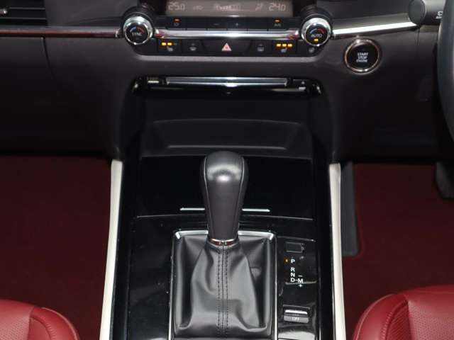 DCT、CVT、従来型のATなど、すべてのトランスミッションの利点を集約し、ロックアップ領域を大幅に拡大し伝達効率の向上とマニュアルトランスミッションのようなダイレクト感を実現した自社製ATです。