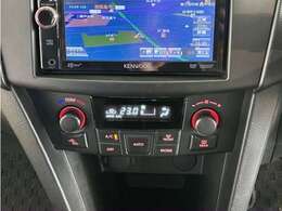 ＜フルオートエアコン＞汗ばむ夏・じめじめする梅雨・寒い冬でも簡単操作で1年中快適なカーライフが楽しめます！オートモード以外にも風の調節や温度調節もできます！