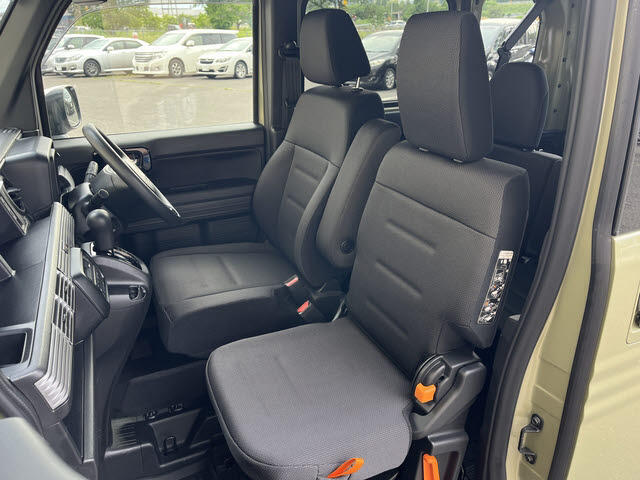 BCNチューブグループでは自動車の販売だけではありません！ご購入後のお車のメンテナンスから車検、整備、板金塗装、すべてお任せください！