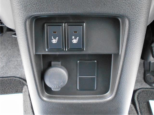 運転席に加え、助手席にもシートヒーターを装備。寒い日でも快適なドライブが楽しめます。