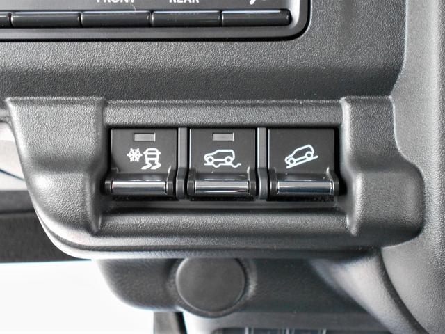 ぬかるみなどの滑りやすい路面で片輪が空転した場合などに、空転が発生した車輪のブレーキ制御を早め、かつ強くし、空転していない車輪に駆動力を集中させることで発進をサポートします。