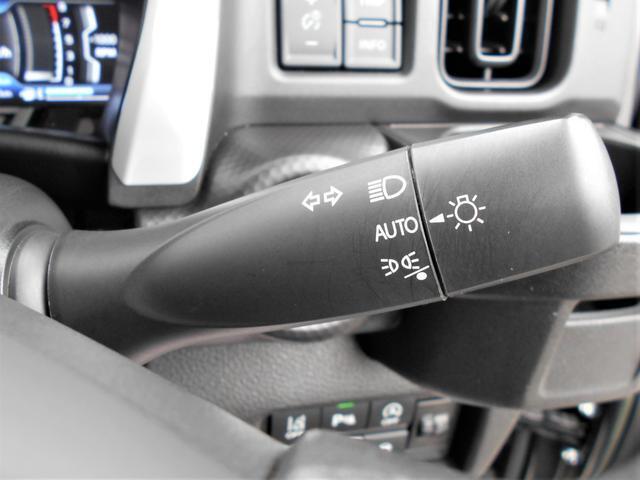 オートライト搭載なので暗くなると自動でライトが付いて便利です！対向車への視認性も向上するので安全面もUPしますね♪