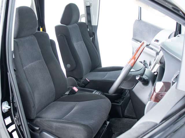 当社はご遠方お客様でも販売OK！ 現車の確認は、電話でお話ししながら、気になる部分を実況中継します。さらに、気になる箇所を含め沢山のお写真をメールや郵送でお送りします。まずは一度お電話、メールにて！