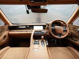 ★1オーナー＆禁煙車両★オーカーインテリア♪室内の匂いや汚れも御座いません♪今回のお車、状態の良さには、自信が御座います♪ご納車時には高温スチームを利用し、徹底的にクリーニング致します！