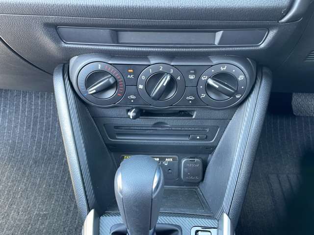 【運転席操作部】快適なドライブを楽しむための機能が装備されています！運転席から触れるので、使いやすいです！除菌プランいれていただくと、さらに清潔で安心していただけます！