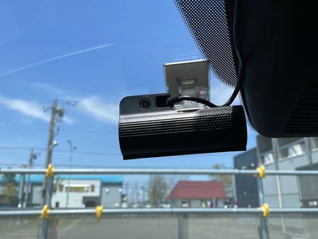 【バックミラー】大きくて見やすいので、後方を見るときも安心です！