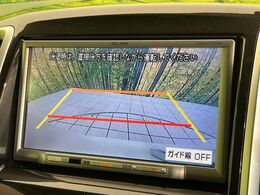 【バックカメラ】駐車時に後方がリアルタイム映像で確認できます。大型商業施設や立体駐車場での駐車時や、夜間のバック時に大活躍！運転スキルに関わらず、今や必須となった装備のひとつです！