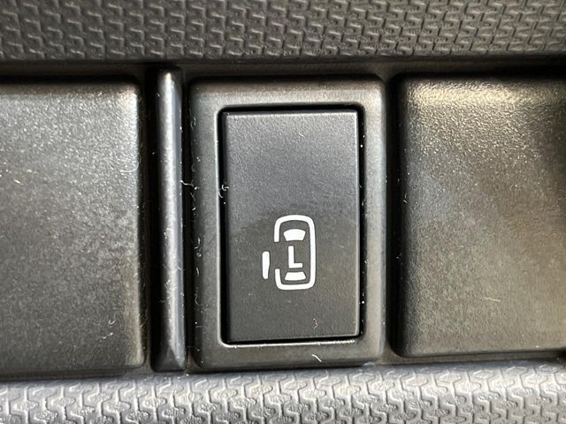 【パワースライドドア】スマートキーや運転席のスイッチでスライドドアの開閉が可能♪電動だから力を入れてドアを開ける必要が無く、小さいお子様でも、重い荷物を持っている時もラクに開け閉めできます♪