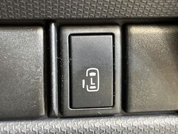 【パワースライドドア】スマートキーや運転席のスイッチでスライドドアの開閉が可能♪電動だから力を入れてドアを開ける必要が無く、小さいお子様でも、重い荷物を持っている時もラクに開け閉めできます♪