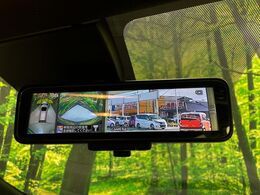 【インテリジェントルームミラー】後席の大きな荷物や同乗者で後方が確認しづらい時でも安心！カメラが撮影した車両後方の映像をルームミラー内に表示。クリアな視界で状況の確認が可能です！