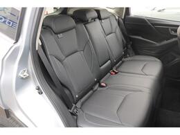 ゲストも寛げるリヤシートはリクライニング機能付き