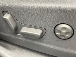 ●パワーシート：シート位置の“前後と背もたれの“角度の微調整が可能となります。手動設定のシートよりも、より細やかな設定ができるのがポイントです。