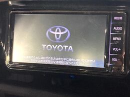 【純正ナビ】人気の純正ナビを装備しております。ナビの使いやすさはもちろん、オーディオ機能も充実！キャンプや旅行はもちろん、通勤や買い物など普段のドライブも楽しくなるはず♪