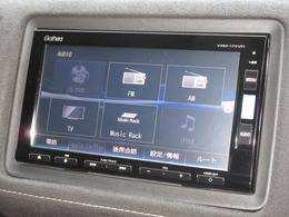 ナビゲーションはギャザズメモリーナビ（VXM-175VFi）を装着しております。AM、FM、CD、DVD再生、Bluetooth、音楽録音再生、フルセグTVがご使用いただけます。