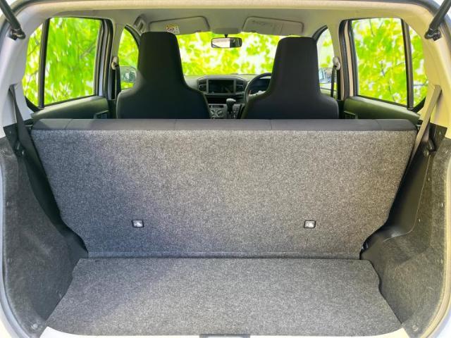 WECARSでは各商談席に大型モニターをご用意しております！見やすい大画面でゆったりと全国の在庫をご覧いただけます！是非ご来店お待ちしております！