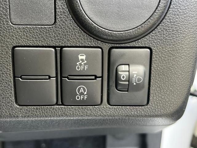 WECARSの展示場では実際に見て、触ってお車をお選びいただけます！知識の豊富な営業スタッフが様々なカーライフをご提案いたします！