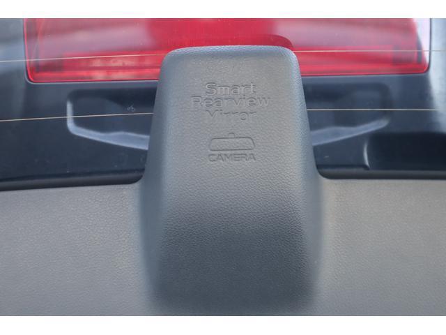 スマートリヤビューミラー装着車両！リヤゲートガラスに取り付けられたカメラの映像をルームミラーに表示。後席乗員や荷物で視界が遮られる時、夜間などでもクリアな後方視界を保てます。