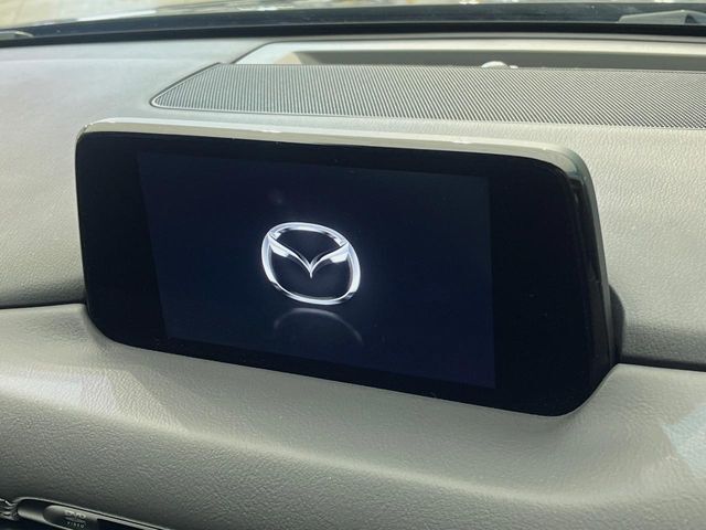 【マツダコネクトナビ】車内の雰囲気にマッチした一体型タイプのナビ。各種車輌設定やBluetooth再生等、様々な機能が楽しめます。直感的なダイヤル操作が可能で、使い勝手も良好です。