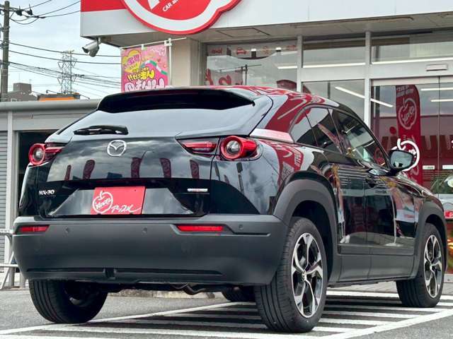 お店は国道50号線沿いです。おとなりにはラーメンの幸楽苑さま。道路を挟んだ真向かいにはガリバー小山店さま。他にも飲食店多数が近隣にございます。お気軽にご来店ください！