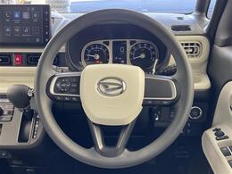 【ステアリング】軽い力で扱いやすいハンドルです。目立つ傷やスレなどなく綺麗な状態です！除菌プランいれていただくとさらに快適に！清潔なお車はお子様にも安心ですね！