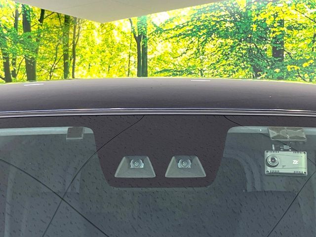 【トヨタセーフティセンス】走行中に前方の車両等を認識し、衝突しそうな時は警報とブレーキで衝突回避と被害軽減をアシスト。より安全にドライブをお楽しみいただけます。