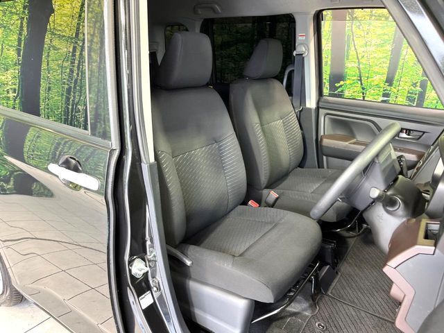 運転席シート廻りは使用感も少なく、良好な状態となっています。丁寧に使われていたことがよくわかりますね。