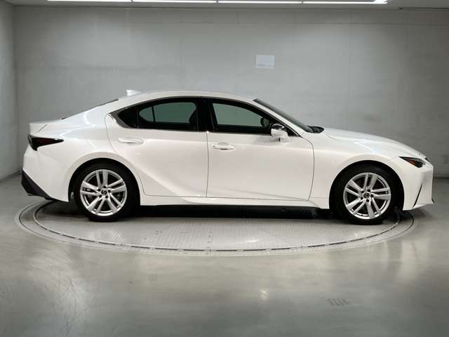 【CPOとは】～Certified Pre-Owned～厳しいレクサス基準をクリアした認定中古車をさします。