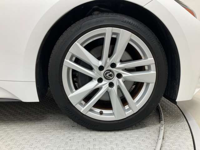 点検・整備を行った後、納車前の最終点検では、「納車前確認シート」を発行します。安心して乗り始めていただけます！
