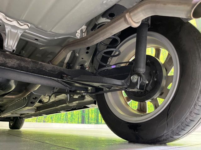 お車を安心してお乗りいただく為には、足回りの定期点検が欠かせません。サービスサポート（有償保証）では無料点検もご提供しており、安心のカーライフをお過ごしいただけるサポート体制が整っています。