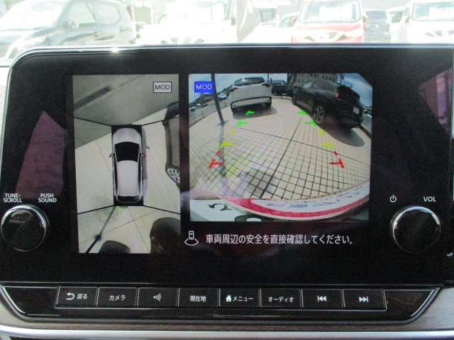 空から見下ろしているような視点で周囲を確認できるアラウンドビューモニター。駐車時とても便利♪