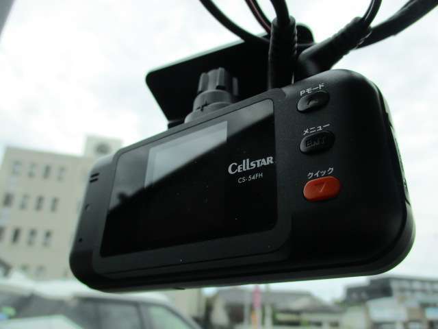 映像と音声で運転を記録してくれるので万が一の時にも安心です。