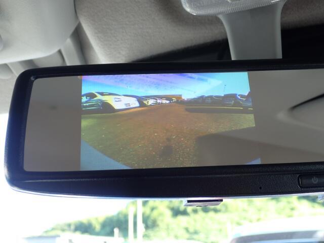 バックカメラ装備しております。駐車時に大変役に立ちますよ♪駐車が苦手な方にも便利機能です♪