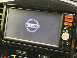 【純正ナビ】人気の純正ナビを装備しております。ナビの使いやすさはもちろん、オーディオ機能も充実！キャンプや旅行はもちろん、通勤や買い物など普段のドライブも楽しくなるはず♪