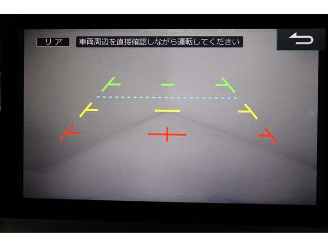 バックカメラで後方確認もバッチリ！