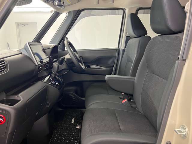 【車内ルームクリーニング済】専門スタッフにより車内はきれいにルームクリーニングを行っております。
