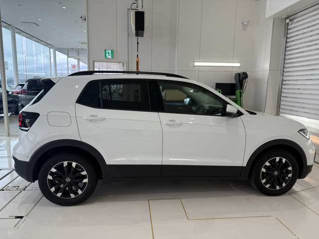 BCS認定中古車1年保証は、エンジンやミッションなどの主要重要機関100部位のみを保証します。ナビオーディオやエアコン、電装関係など、381部位2年間保証するフルプランも別途有償でご用意しております。